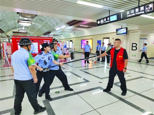 济南市公安局轨交分局开展应急处置演习